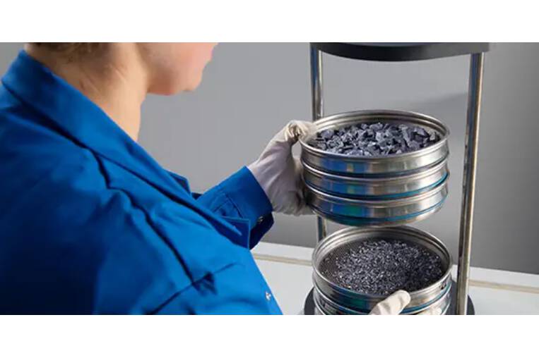 Get to know the Merz Technology centre In the technical center of Merz Aufbereitungstechnik GmbH processes can be simulated on a production scale, to overcome problems with bulk solids handling in practice.