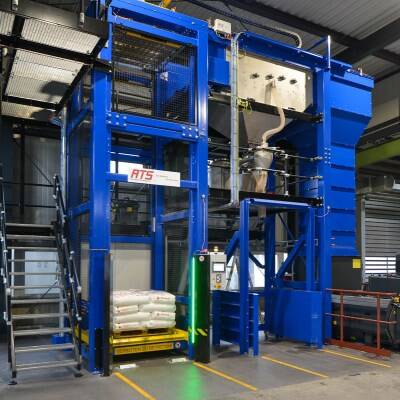 Sackentleerung mit Feuchtigkeitsmessung und Granulattrockner XXL