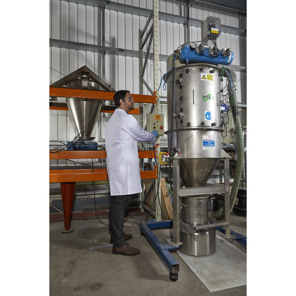 Our laboratories house specialist equipment to help solve bulk materials storage and  handling issues
