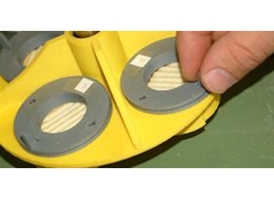 Vorhersage der Fließeigenschaften von Schüttgut mittels eines mechanischen Oberflächenenergie-Tester