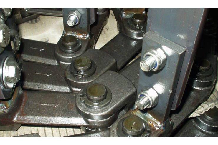 Kettenförderer-Aufrüstung - Korrosive Produkte Problem mit Kettenförderern in korrosiver Anwendung gelöst durch Wahl der richtigen Komponenten.