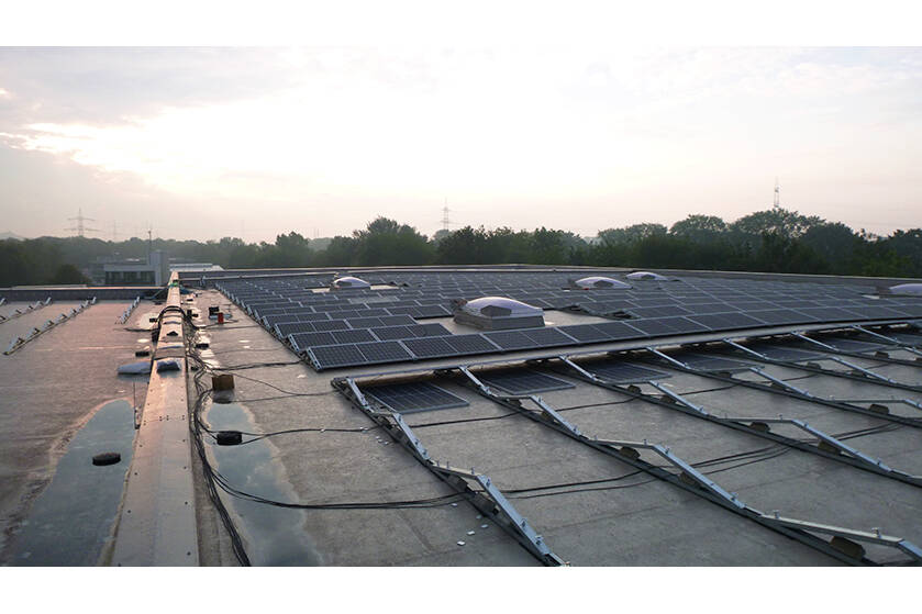  Mehr Nachhaltigkeit: Masterflex setzt auf Photovoltaik Mit der Installation einer modernen Photovoltaikanlage auf rund 1.900 Quadratmeter Dachfläche geht die Masterflex Group einen wichtigen Schritt hin zu mehr Nachhaltigkeit.