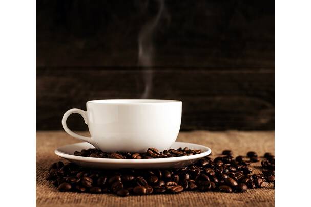 Hochwertiges Siebung von raffiniertes Kaffee Kaffeehersteller ersetzt Metalldetektor mit Russell Compact Sieve, um Produktivität zu erhöhen und Produktabfälle zu reduzieren.