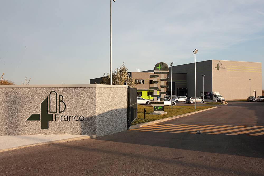 4B Group stärkt Position in Europa neuem Hub in Frankreich Die 4B Gruppe hat soeben die Einweihung ihres neuen Büro-/Lagergebäudes in Frankreich gefeiert und damit die Position des Unternehmens in Europa gestärkt.