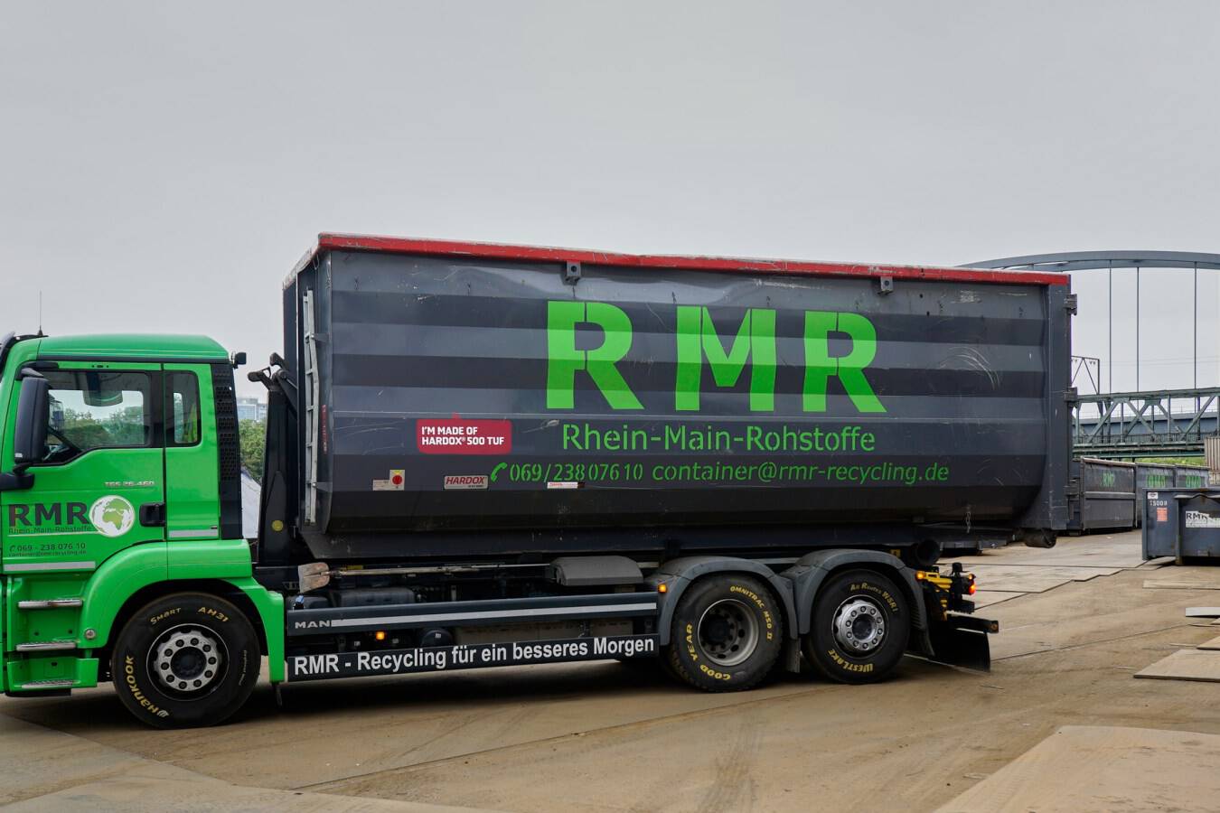 Das Frankfurter Recyclingunternehmen RMR erhielt vor nun über einem Jahr die ersten beiden Sirch Powerbox Container aus Hardox® 500 Tuf