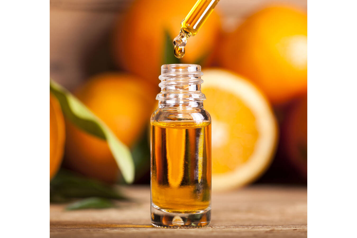 Natürliches Orangenöl kann durch Mikroverkapselung in eine haltbare und leicht dosierbare Zutat für Lebensmittel und Nahrungsergänzungsmittel überführt werden (Copyright: Fotolia/nikilitov)