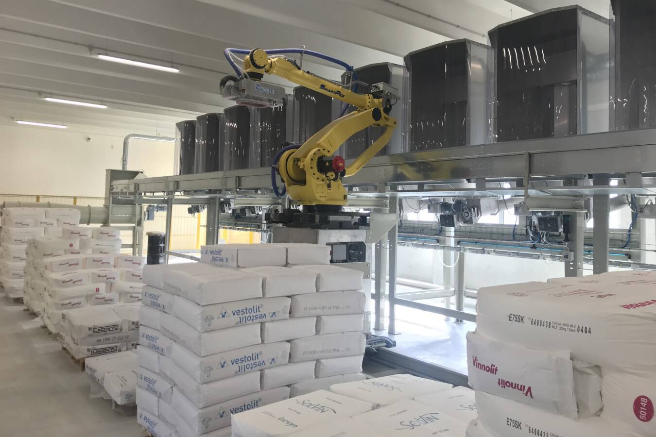 SmartPick: Publikumspreis für Prozessinnovation Solids Antwerp 2022 Der diesjährige Prozessinnovations-Publikumspreis auf der Solids Antwerp 2022 wurde von Engisol und Sacchi mit dem SmartPick, einem innovativen Robotersystem für die Handhabung von Säcken, gewonnen.