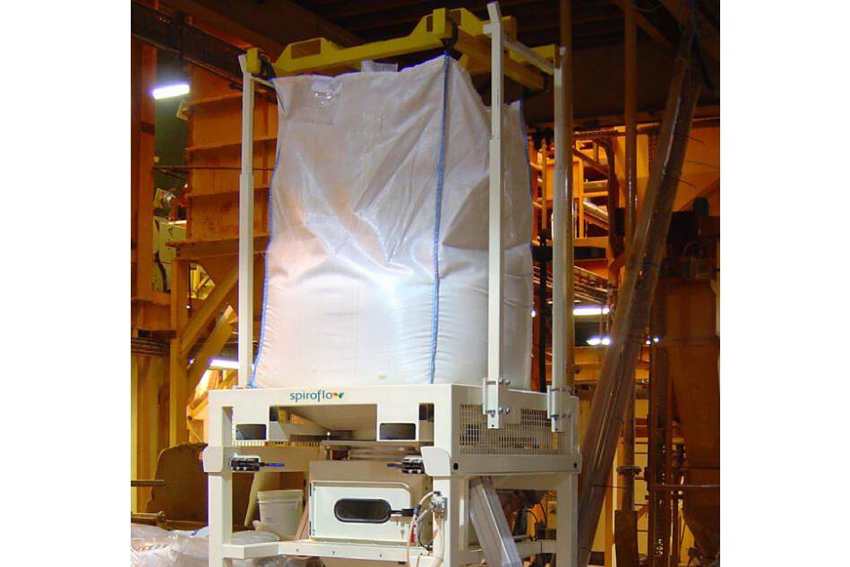 Spiroflow Big-Bag-Entlader mit geringer Bauhöhe entlädt Fischfutter Der neue Spiroflow-Entlader, der bei Skretting in Longridge installiert wurde, hat eine Steigerung der Produktivität ermöglicht. Die Entladung von Big Bags erfolgt 4 bis 5 Mal schneller als zuvor.