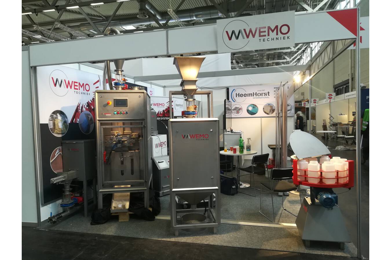WEMO-techniek weiter mit der Van Mourik Group WEMO-techniek wurde von der Van Mourik Gruppe in Ede, Niederlande, gerettet, nachdem die Muttergesellschaft HeemHorst International BV in Nieuwleusen in Konkurs gegangen war.