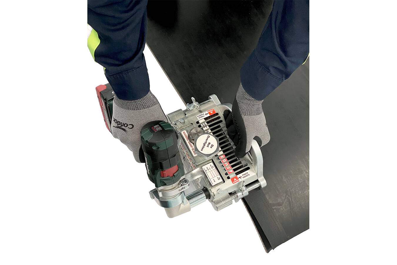 Förderbandreparatur so einfach wie nie Mit elektrischem Bandhobel von Flexco Europe sind Servicetechniker deutlich schneller.