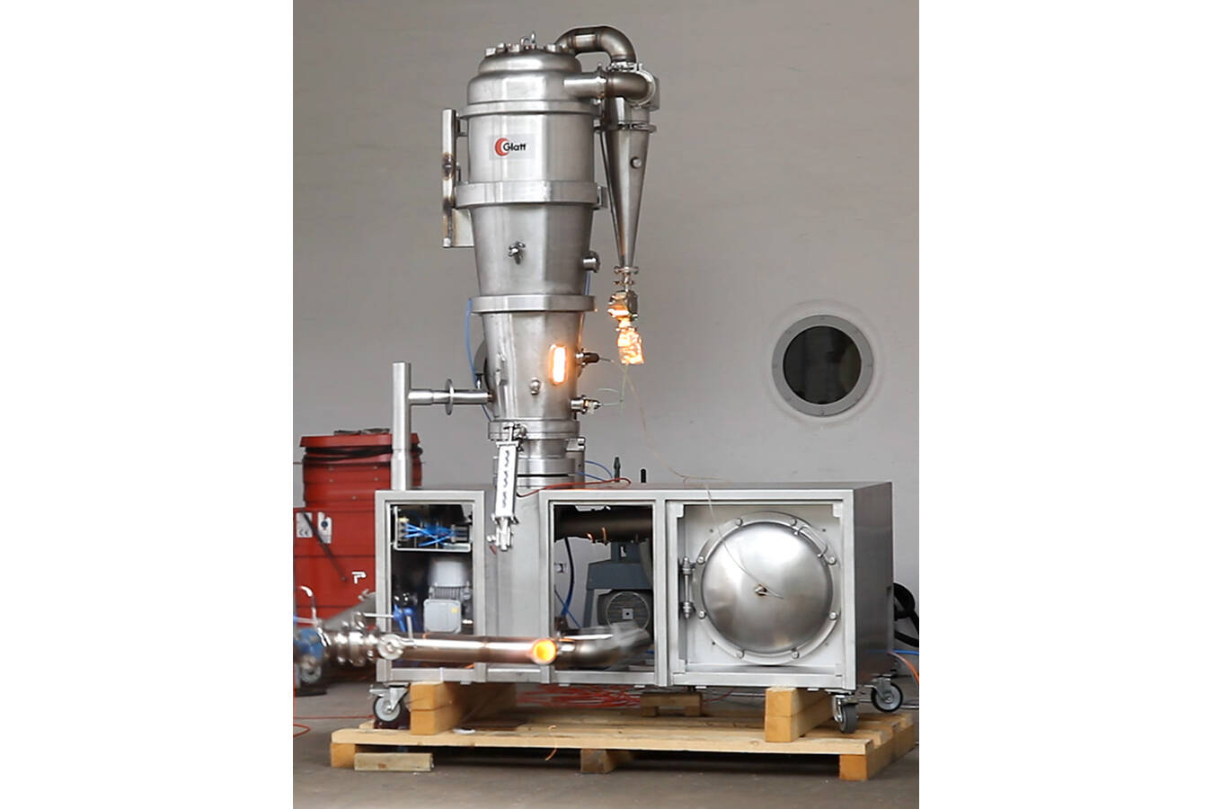 Preventive measures for explosion protection are not only developed and calculated, but also already tested on a laboratory scale (Copyright: Glatt)