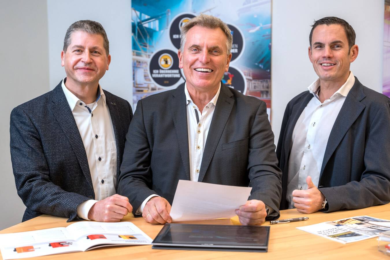 Das neue Geschäftsführungs-Team bereits in Aktion (von links: Mario Haas, Dipl.-Kfm. Uwe Kahmann und Dipl.-Ing. Alexander Kuppe)