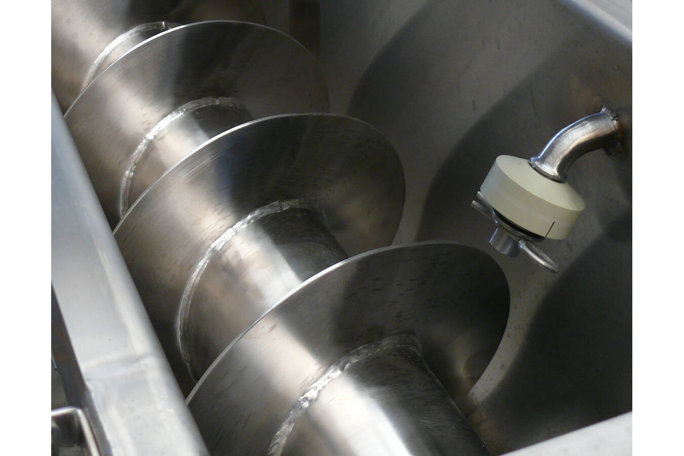 Maßgeschneiderte Schneckenförderer von Jansen&Heuning Seit 1901 entwickelt Jansen&Heuning Schneckenförderer, die bewährte Zuverlässigkeit mit maßgeschneiderten Lösungen für den Schüttgutumschlag kombinieren.