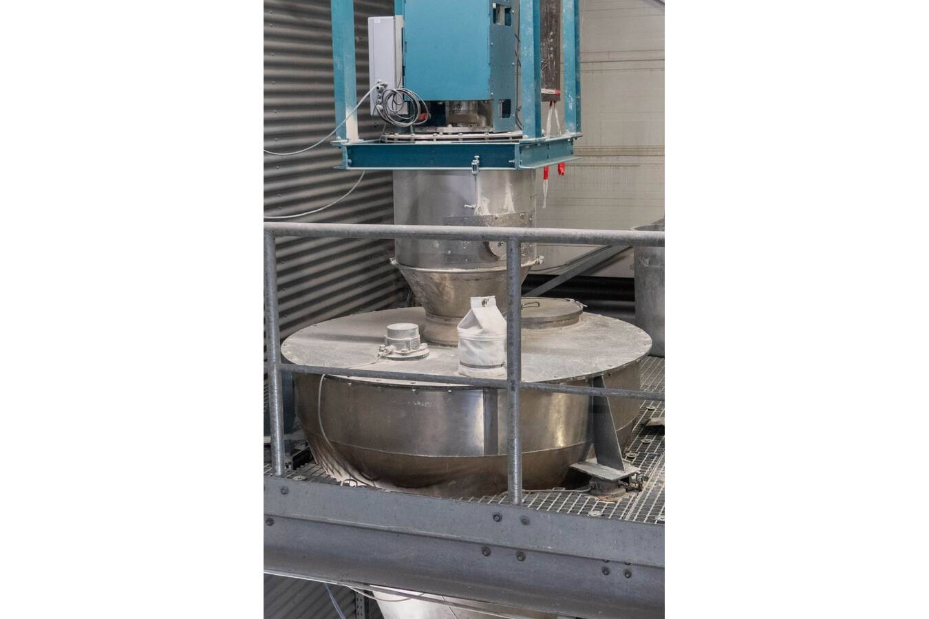 Qlar ermöglicht Materialtests und Versuche im erweiterten TestCenter Die Mischung macht‘s – mit dem abgeschlossenen Umbau seines TestCenters in Darmstadt bietet Qlar (vormals Schenck Process) seinen Kunden umfangreiche Unterstützung bei der Simulation von Mischprozessen.