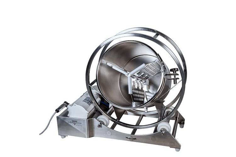 Pharma-Freifallmischer für hygienische Produktionsprozesse Auf hohem Niveau ganz bequem und produktschonend Mischen - mit dem JEL RRM Rhönradmischer. Das Mischgut wird rein durch die Schwerkraft im Fass bewegt.