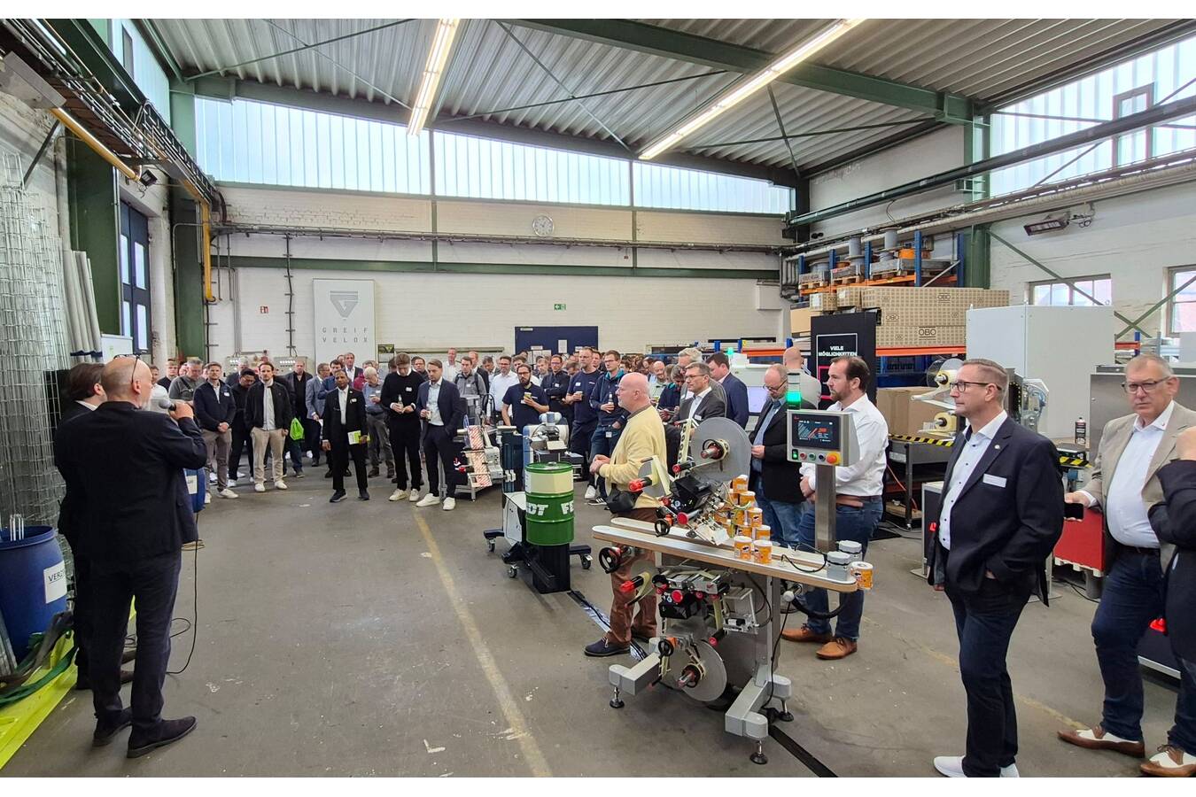 Wie GREIF-VELOX CONNECT 2026 Marktherausforderungen löst Die GREIF-VELOX CONNECT 2026 in Lübeck zeigte, wie die Schüttgut- und Flüssigabfüllindustrie dem wirtschaftlichen Druck mit vernetztem Denken, modularen Technologien und flexiblen Geschäftsmodellen begegnet.