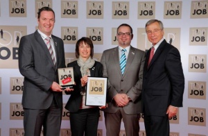 Hier gibt es die "Top Jobs" im Oberallgäu ´Vergleichsstudie "Top Job": Bei UWT arbeitet man gerne / Wolfgang Clement gratuliert