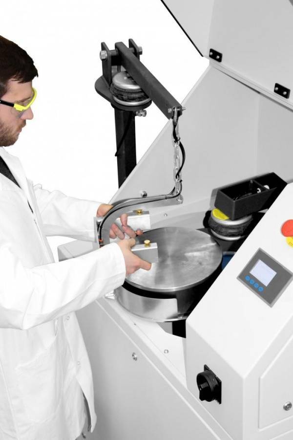 Neue XL Mühle pulverisiert große Probenmengen Scheibenschwingmühle RS 300 XL