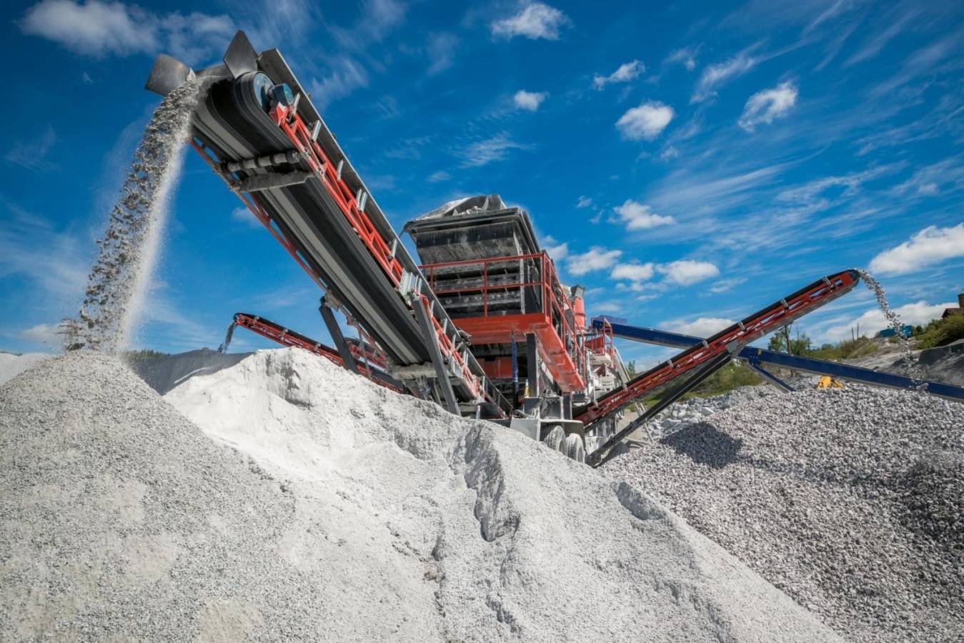 Berührungsloses Messen von Schüttgut mit der Berthold Fördermengen- und Durchsatzmessung 