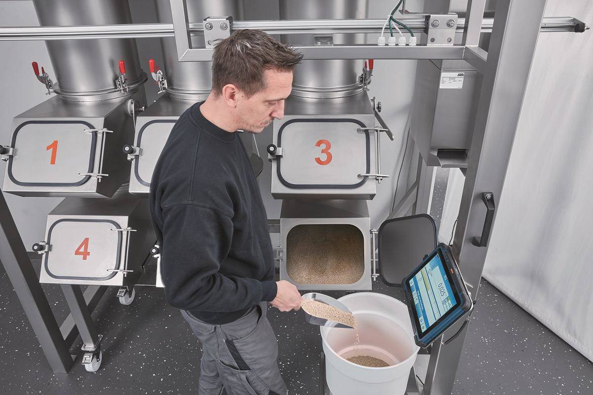 AZO ManDos – bedienergeführtes, manuelles Wiegezentrum für die Bereitstellung von Kleinstmengen