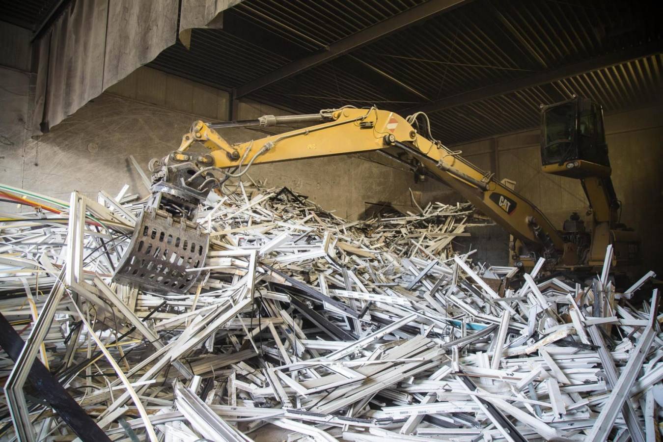 Robustes und verschleißfestes Materialhandling von AZO Aus alten Kunststofffenstern neues Profil gewinnen